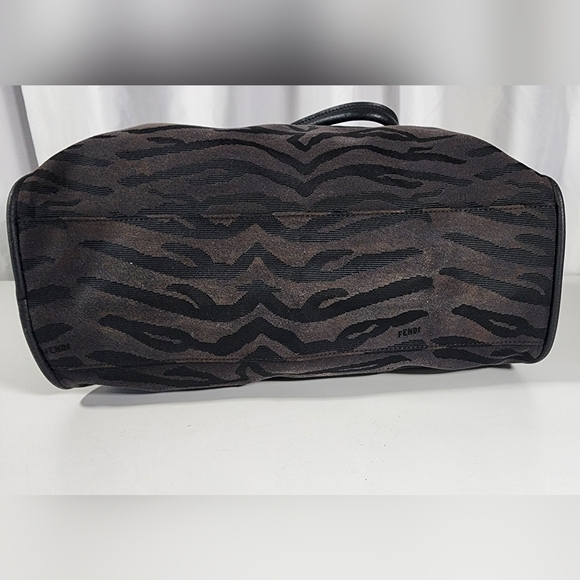 Fendi Nylon & leather black on black shoulder tote. Minor signs of use. - Picture 5 of 16